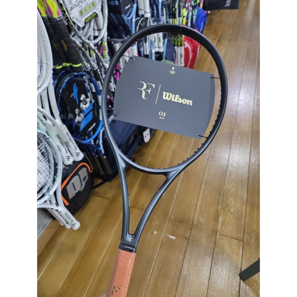 ไม้เทนนิส WILSON RF 01 LAVER CUP 2025 น้ำหนัก 300 กรัม *สินค้าสั่งขึ้นเอ็นทำตามออเดอร์ ไม่รับเปลี่ยน