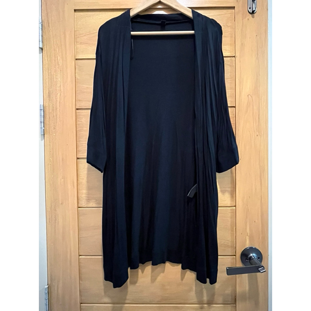 เสื้อคลุม Uniqlo สีดำ