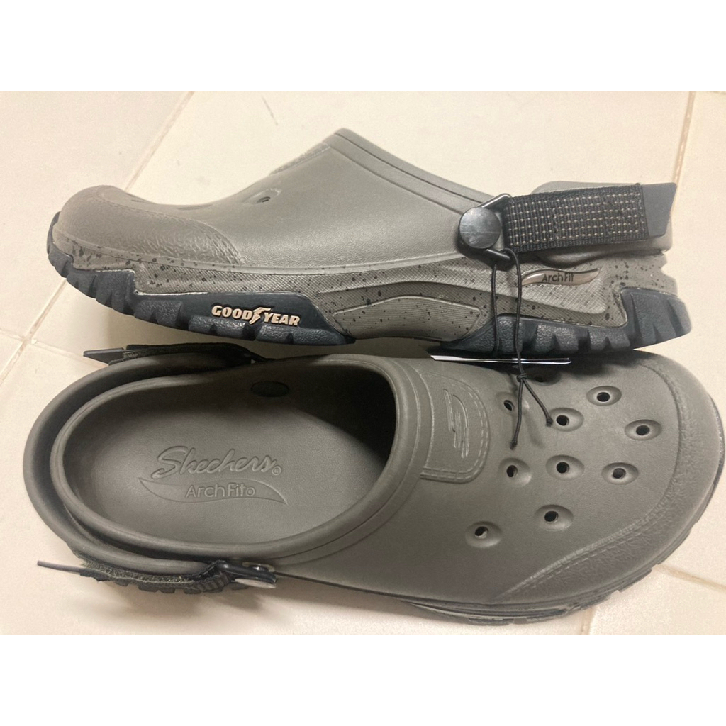 Sketcher มือ✌🏻(ชาย)👟