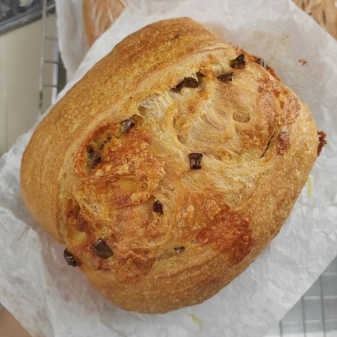 ขนมปังซาวโดว์เช้ดด้าชีสพริกหวาน/พริกเม็กซิกัน(Cheddar Jalapeño​ Sourdough​ Bread)​ขนาด 950-980gคุ้มมาก!