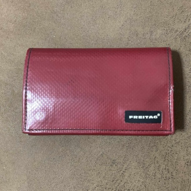 พร้อมส่ง - กระเป๋าสตางค์  Freitag F554 MAX - สี แดง ❤️เข้ม ไส้ ครีม /  สภาพดี - ของแท้ 100%