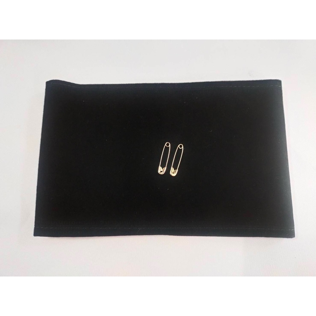 ปอกแขนสีดำ ใส่ในงานพิธี