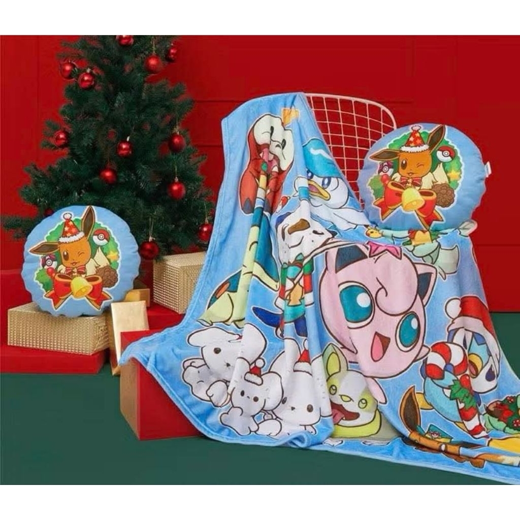 หมอนผ้าห่ม Pokemon ขนาด 110 x 160 cm ราคาป้าย 1,050 บาทHAPPY HOLIDAYS PILLOW-BLANKET 2-IN-1 ประกอบด้วยปลอกหมอนและผ้าห่ม