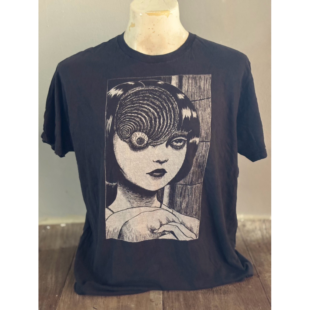 เสื้อยืด Uzumaki Junji Ito Scar Spiral Anime ไซร์ XL ของแท้มือสอง