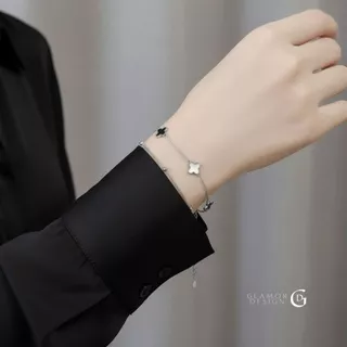 GLAMOR✨สร้อยข้อมือเงินแท้ Duet Charm สร้อยข้อมือแฟชั่น สร้อยข้อมือรูปดอกโคลเวอร์สี่แฉกสีดำและสีขาว