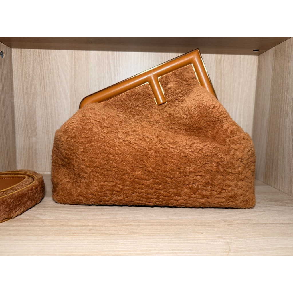 กระเป๋า Fendi fisrt bag