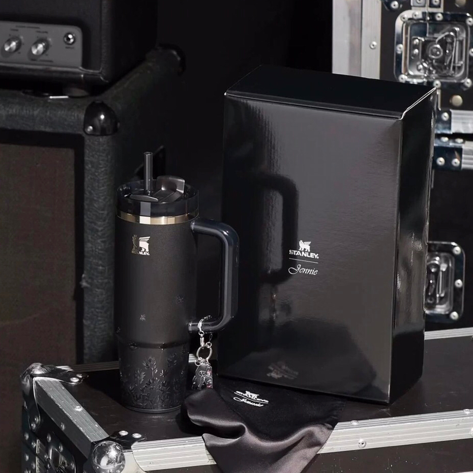 [พร้อมส่ง ของแท้ 100% ]Stanley 1913 x Jennie 30oz รุ่นลิมิเต็ด พร้อมพวงกุญแจ