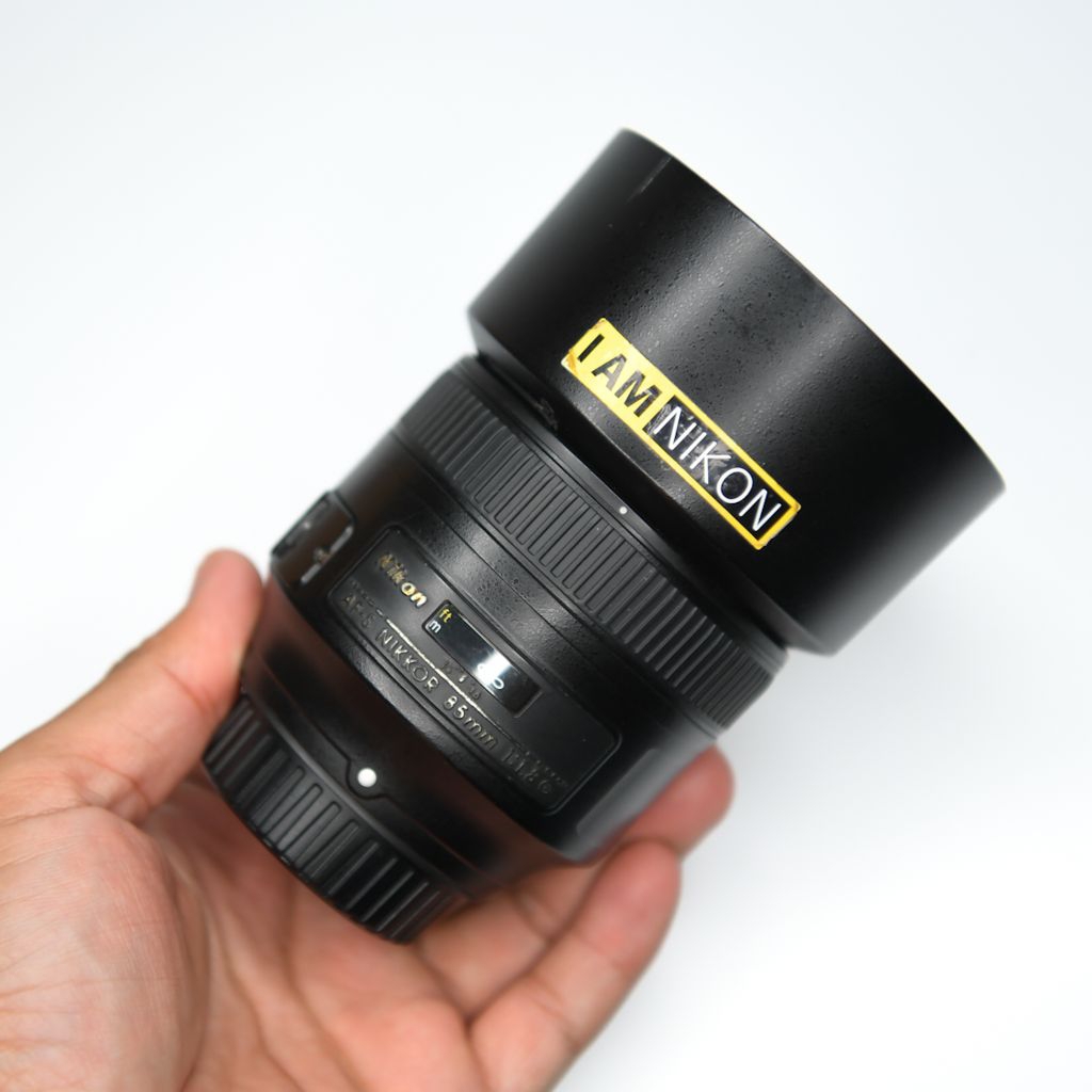Nikon 85mm F1.8G + Hood