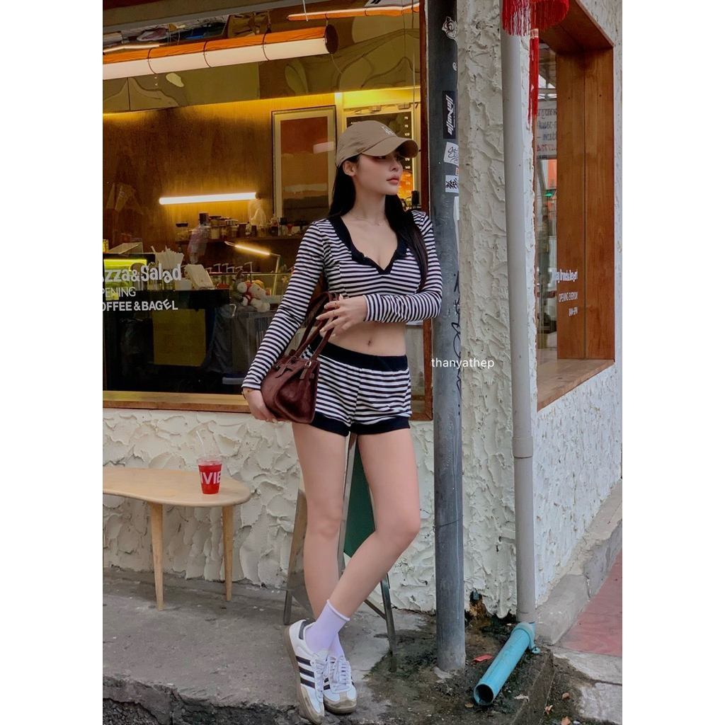 #Thanyathep TYT เซท2ชิ้น เสื้อแขนยาวคอยูลายริ้ว มาพร้อมกางเกงขาสั้น แต่งทูโทน ใส่สวย