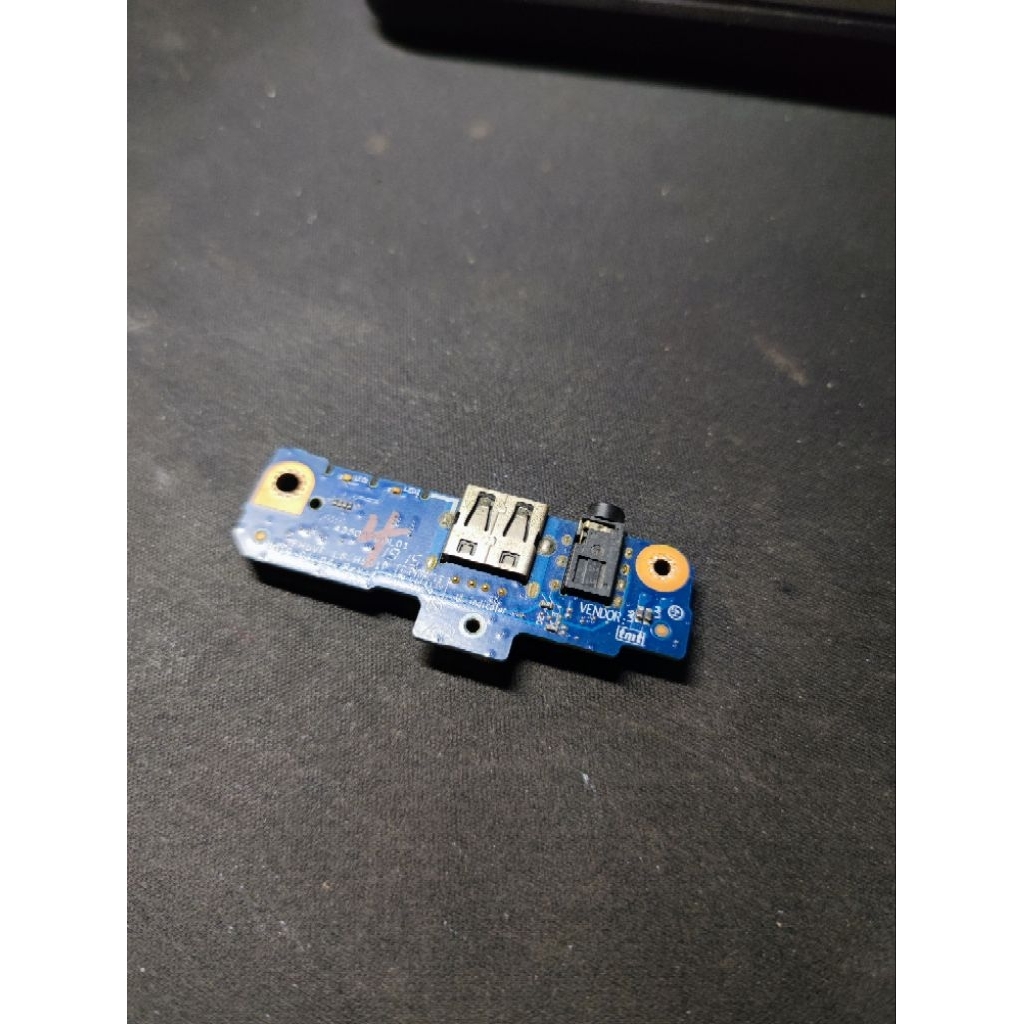 ช่อง usb หูฟังด้านขวา acer nitro5