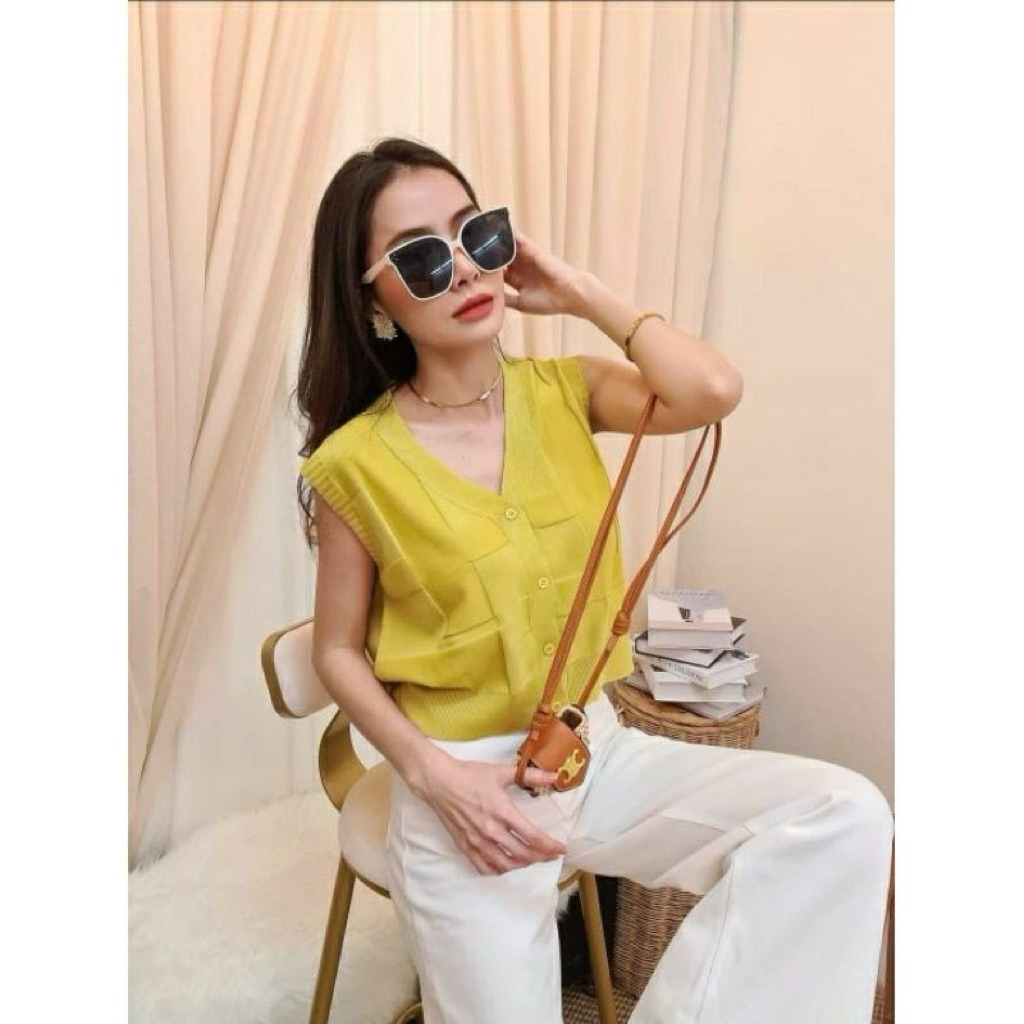 เสื้อครอปไหมพรม งาน Akara Studio