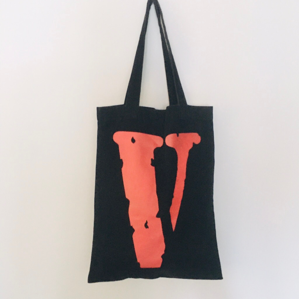 มือสอง• กระเป๋าผ้า VLONE