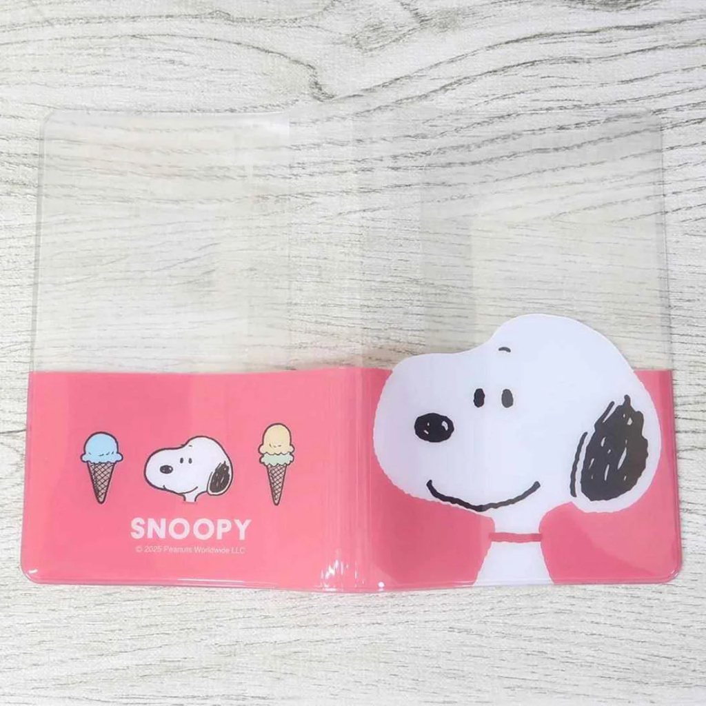 passport cover sn Snoopy สีแดง ขนาด: ประมาณ 95x136x10 มม. วัสดุ: พีวีซี กันรอยขีดข่วน/กระเป๋าเก็บของ/ปกใส่หนังสือเดินทาง - รูปที่ 2