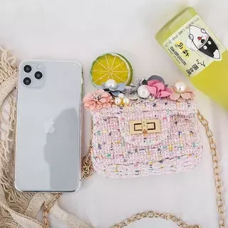 🍓CCT🍓 กระเป๋า สะพายเด็ก ผ้าทวิตหนา ติดตกแต่งดอกไม้ น่ารัก สวยหวาน ขนาดเล็ก พร้อมส่ง