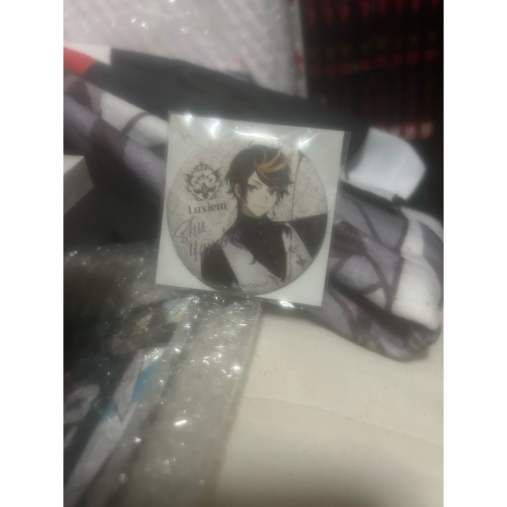 NIjisanji EN Luxiem cafe Shu Yamino badge
