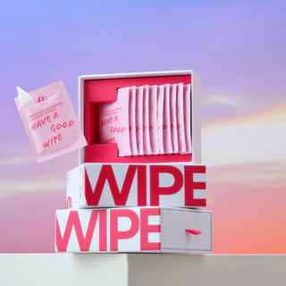 (ขนาดใหม่) Momoko Premium Wipes กล่อง 10 ซอง (แผ่นเช็ดทำความสะอาดกระเป๋าและรองเท้าหนังแบรนด์เนม)