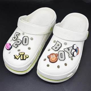 Hot เสน่ห์รองเท้า ดิY ตัวอักษรเรืองแสง A-Z shoe charms สไตล์ การ์ตูน รองเท้าแตะ หัวเข็มขัด พีวีซี รองเท้า อุปกรณ์เสริม ป