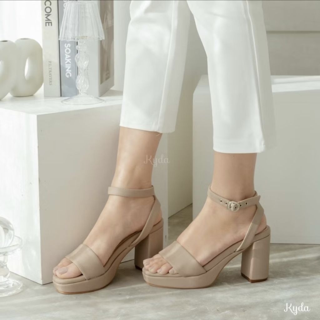 ส่งต่อรองเท้า Kyda รุ่น Glam ใส่1ครั้ง Size37