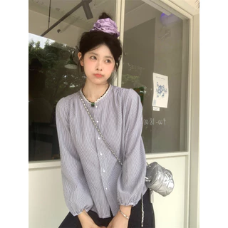 cherryshop พร้อมส่ง เสื้อแฟชั่นเชิ้ตผู้หญิงเกาหลีสีน้ำเงิน กระดุมมุกคอกลม เสื้อน่ารักๆแขนยาวลายทาง หลวมและบาง สไตล์หวานๆ