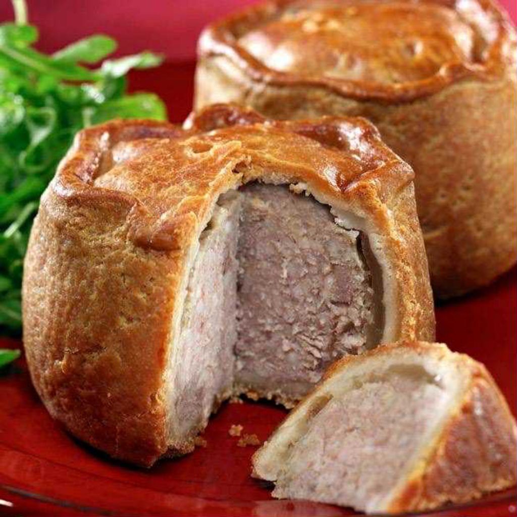 พายหมูอังกฤษแบบดั้งเดิม 2 แพ็ค 400 กรัม (200 กรัม x 2) Traditional English Pork Pies 2 Pack 400g (200g x 2)