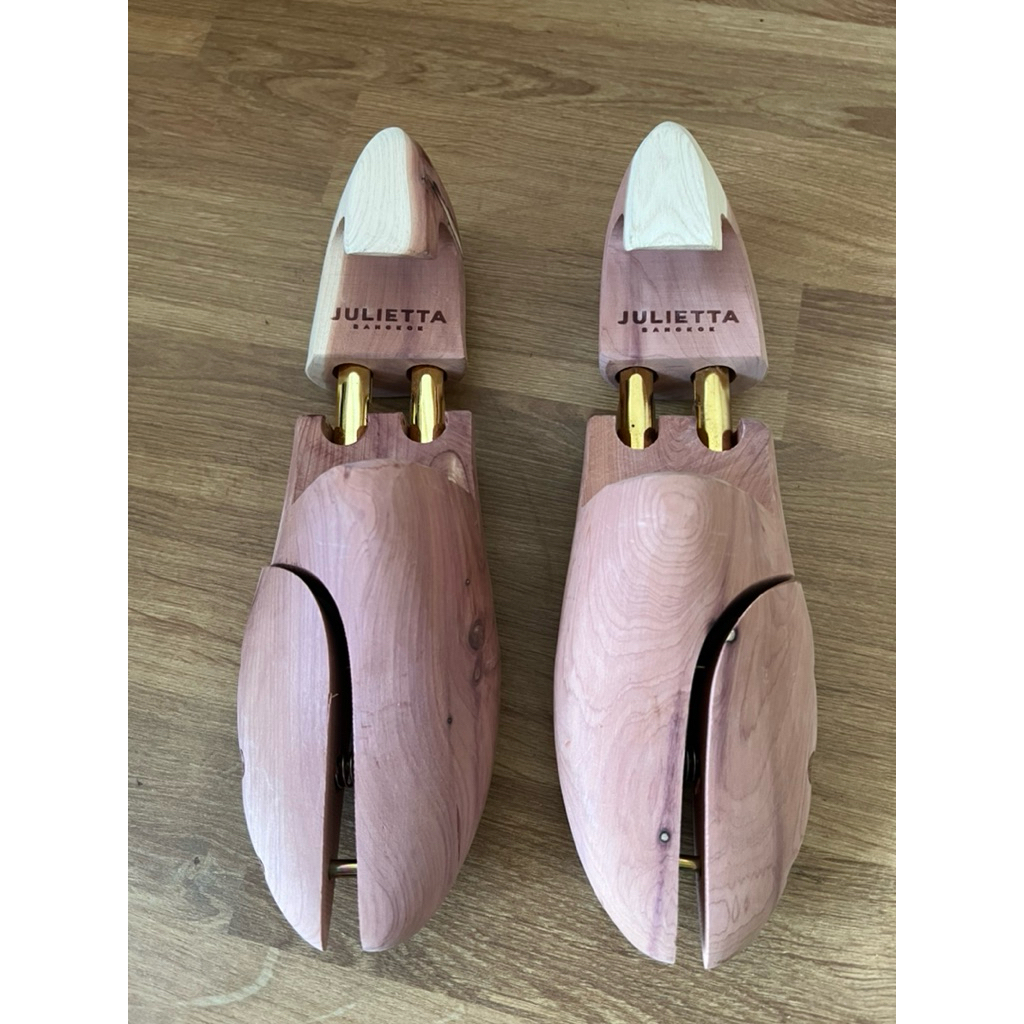 JULIETTA - Red Cedar Premium Shoe Tree (Gold Pin) made with Aromatic Redcedar from the USA 35/36