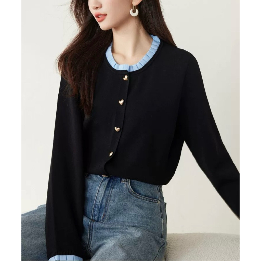 CHERISH (พร้อมส่ง) เสื้อแขนยาว แต่งขอบ กระดุมหน้าหัวใจ ผ้าหนานุ่ม