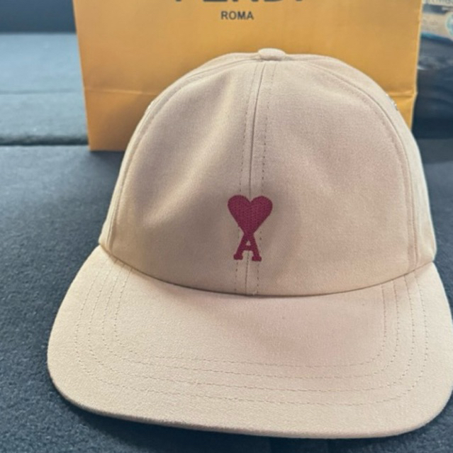 ส่งต่อ Ami Paris หมวก cap สียอดฮิต ของแท้ ด้านหลังมีสายปรับ