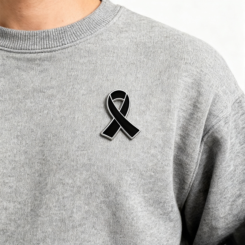 QKshop ตราริบบิ้นสีดำสุภาพ เรียบสงบ จัดส่งจากประเทศไทย วัสดุโลหะผสม ล็อกแบบผีเสื้อ สำหรับงานไว้อาลัยผู้ล่วงลับ