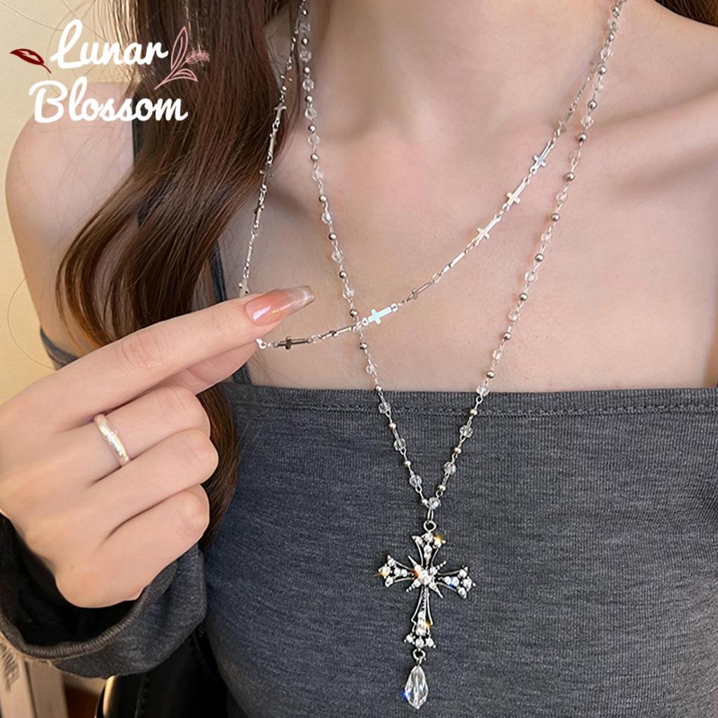 Lunar Blossom💯💯สร้อยคอไม้กางเขนสำหรับผู้หญิง โซ่กระดูกไหปลาร้าดีไซน์ใหม่สุดอินเทรนด์ ราคาสบายกระเป๋า มีสไตล์และหรูหรา.