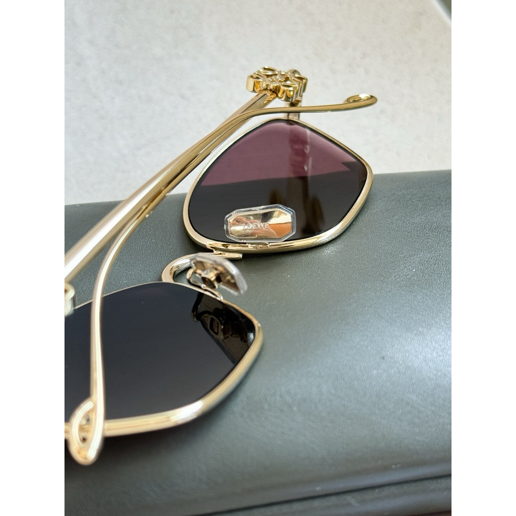 Loewe Anagram Sunglasses ร้านแอมของแท้เท่านั้นค่า LW40115U - รูปที่ 4