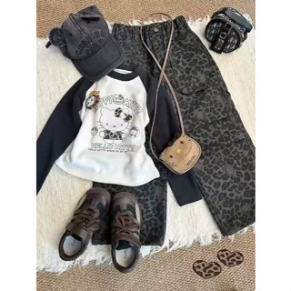 พร้อมส่ง ฬ43-ฬ44 7010 คิตตี้สุดเท่ ได้เสื้อ+กางเกงค่ะ