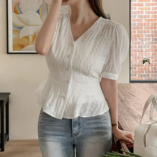 Aurae เสื้อเชิ้ตจั๊มเอวคอวีแขนพอง แขนสั้นสีขาว แฟชั่น เสื้อผ้าผู้หญิงน่ารัก