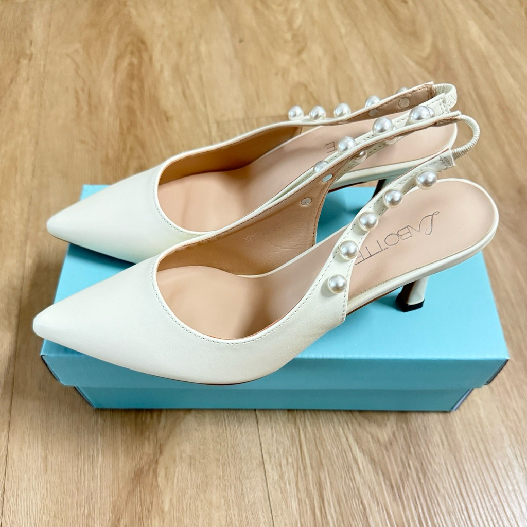 [พร้อมส่ง] ส่งต่อ The Jovial - Labotte สี cream ไซส์ 39