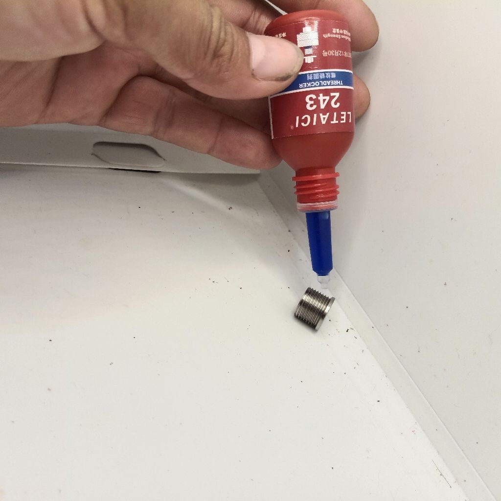 น้ำยาล็อคเกลียว LETAICI 243