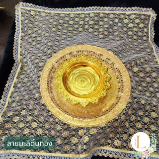 (1ผืน) ผ้าห่อสินสอด ผ้าห่อขันหมาก ผ้าปูสินสอดไหมแก้ว ขนาด 75*75ซม ใช้ในงานมงคลสมรส เลือกมีโบว์ หรือไม่มีโบว์
