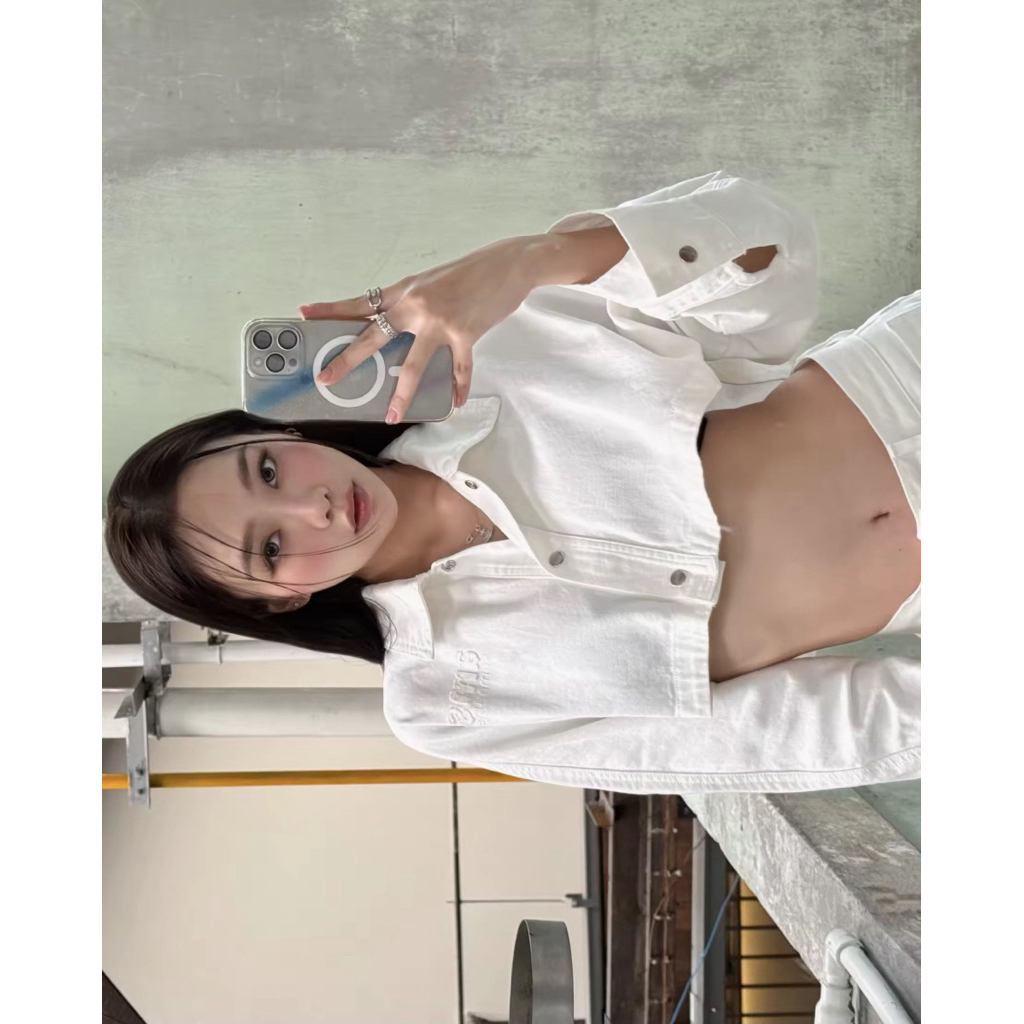 ส่งต่อams.commune เสื้อครอปยีนส์