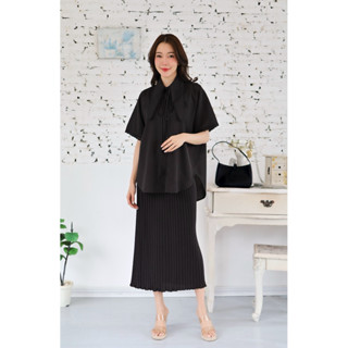 ชุดเช็ทสีดำรุ่น Noir Classic (2ชิ้น เสื้อ+กระโปรง)