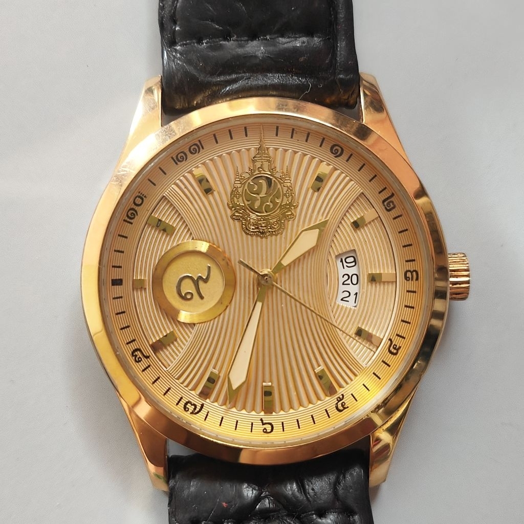 นาฬิกาวินเทจ  ภปร. Wise มือสองสภาพสวย ตัวเรือนสีทองหน้าสีทอง หายากน่าสะสม ระบบควอตซ์ สายใหม่หนังจระเ