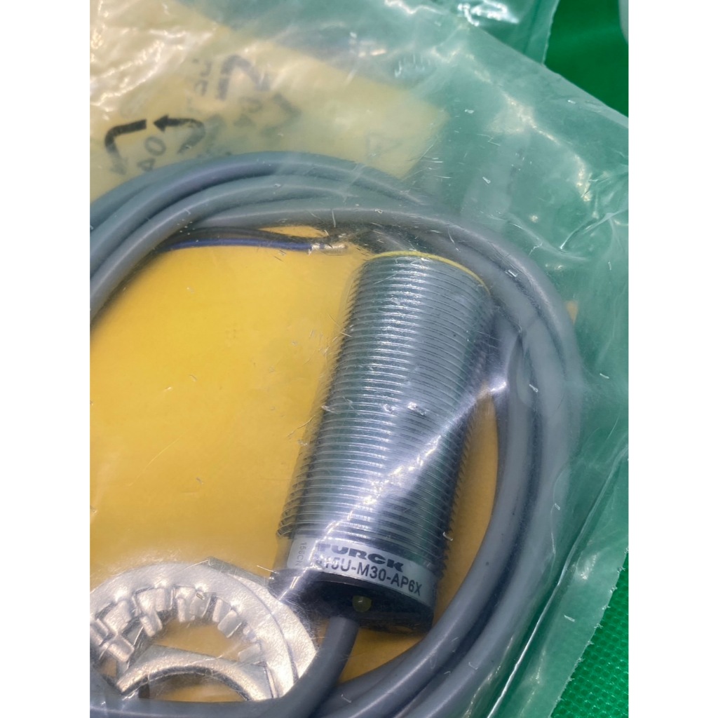 Product BI15U-M30-AP6X · M30 × 1.5 threaded tube · Chrome-plated brass.