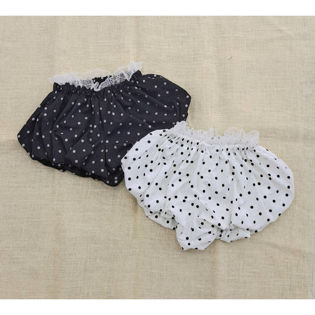 MNV STUDIO New Arrival. กางเกงขาสั้นเอวยางยืด ทรงบอลลูน ซับในกางเกง 2ชั้น แต่งขอบลูกไม้ ผ้าแฟชั่น ลายจุด