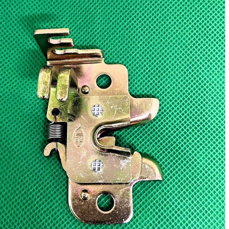 ตัวล็อคเบาะ  lambrettaรุ่น V125 / Lambretta V 200  ( 51060LMB0000 )