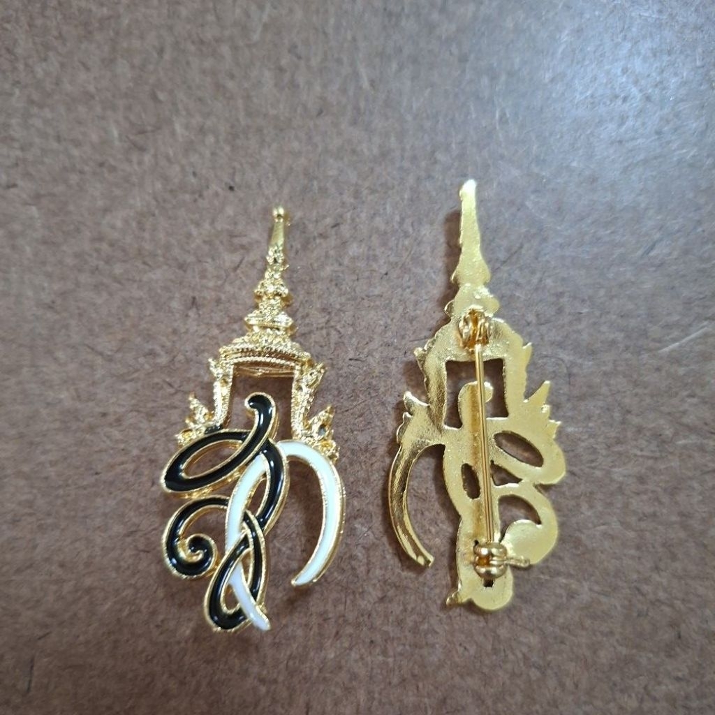 สกแบบเข็มกลัดสีขาวดำไม่มีกล่อง