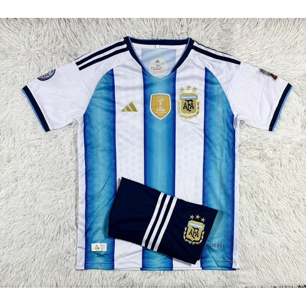 เสื้อฟุตบอลทีมชาติ แบบใหม่ 2026/27 มีให้เลือกไซส์ M, L, XL และ 3XL 🚚 พร้อมส่ง