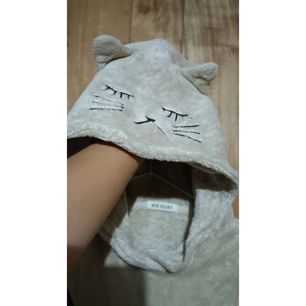 เสื้อสเวตเตอร์ ฮู๊ด หน้าแมว อก 36-42 นิ้ว แบรนด์ Win Heart