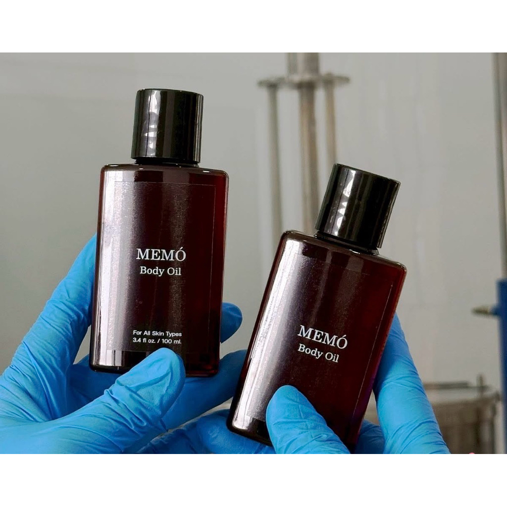 MEMO-Body-Oilบำรุงผิวด้วยส่วนผสมของน้ำมันธรรมชาติบริสุทธิ์หลากหลายชนิดที่ช่วยให้ผิวเนียนนุ่มน่าสัมผัสลดการแตกลายของผิว