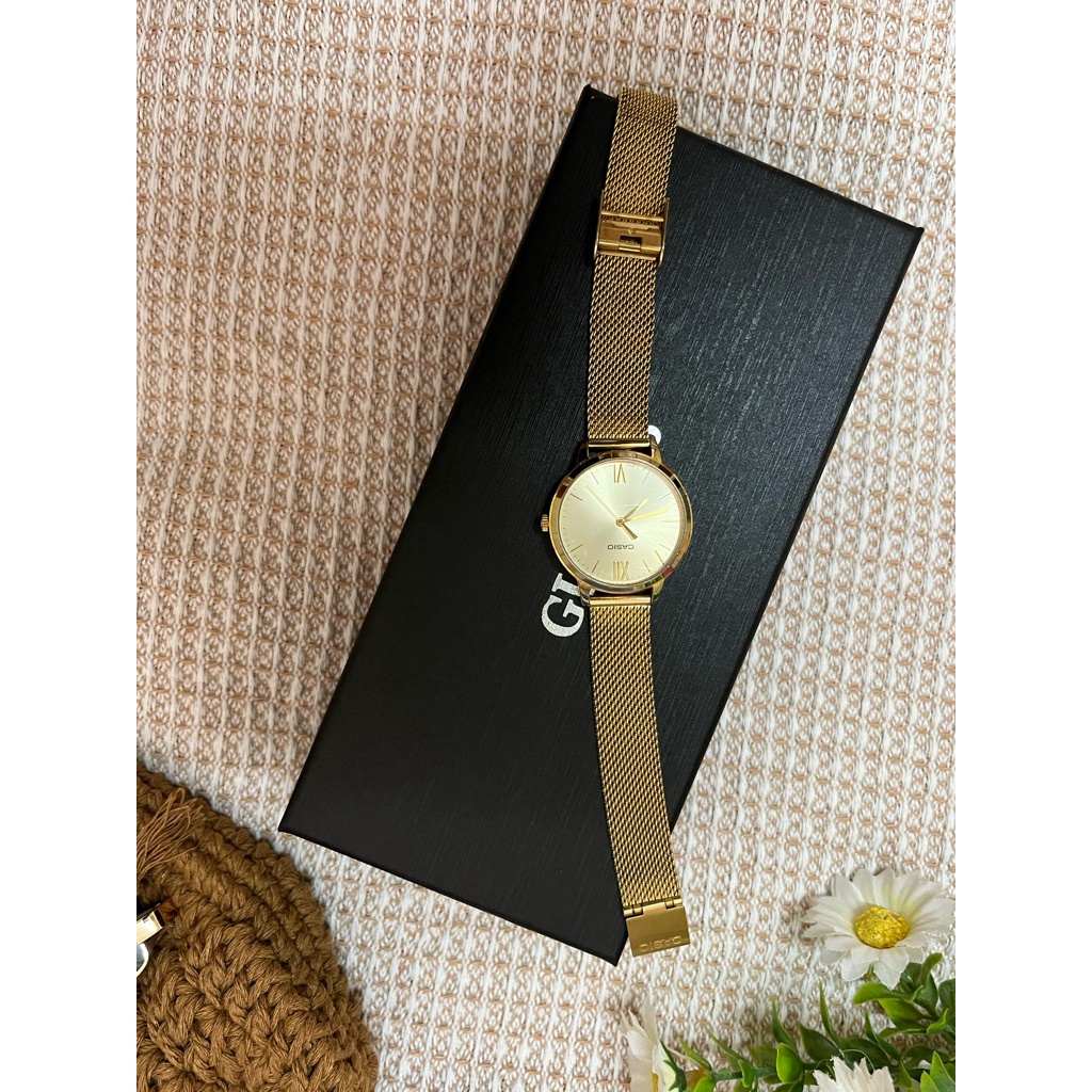 นาฬิกา Casio พร้อมกล่อง สีทองของแท้มือสอง