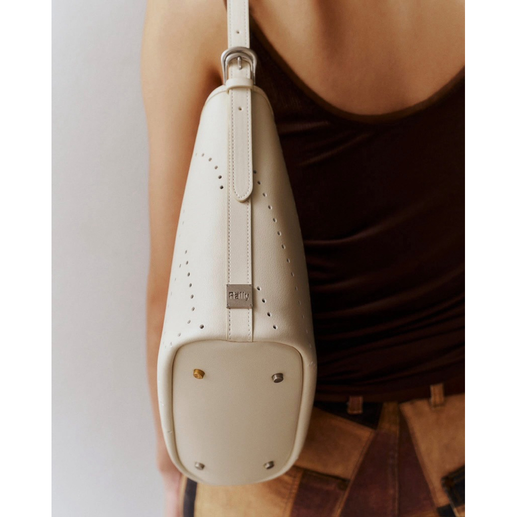 [คอลใหม่3สีล่าสุด]ใช้โค้ดลด 20-30% Rally Loop Bag กระเป๋าทรง Hobo ตัดเย็บจากหนังที่ให้สัมผัส Soft & Slouchy - รูปที่ 4