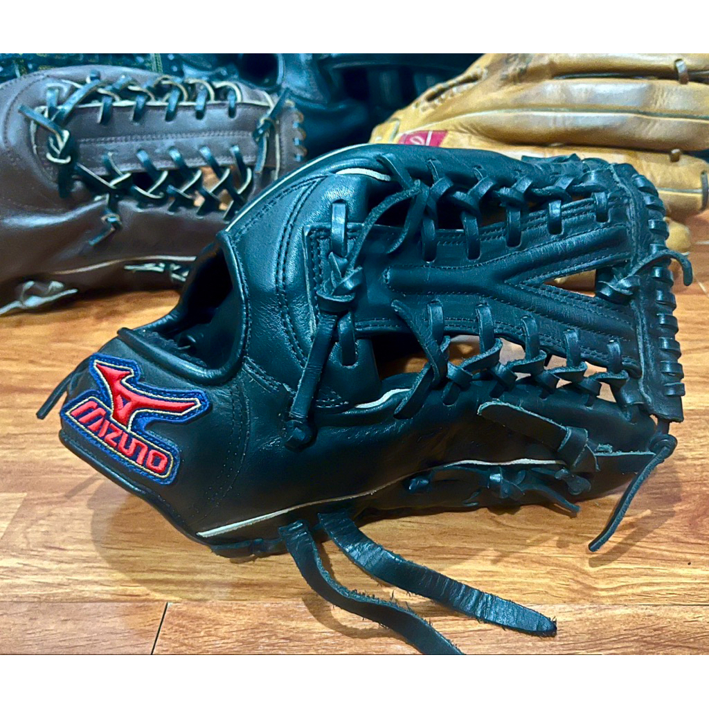 Mizuno Baseball and Softball glove used 12.5”