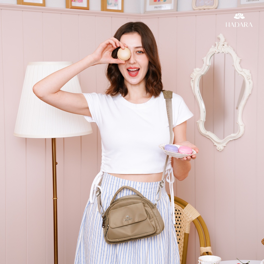[ทักแชทรับโค้ดส่วนลดสูงสุด 2000] Hadara Moment Series No.4 กระเป๋าสะพายข้าง “น้องมาการอง” ที่สอดไส้ฟังก์ชันไว้ครบ