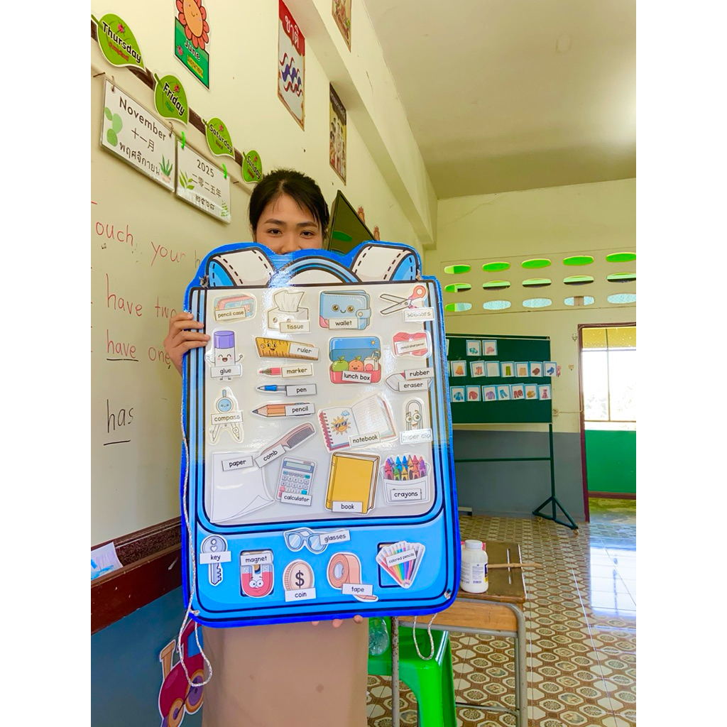 สื่อการสอน What’s in my school bag?
